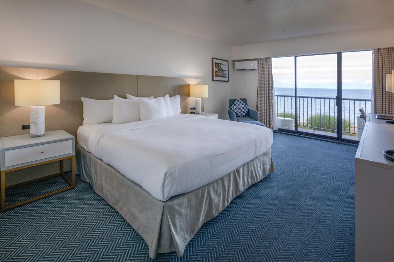 Bayside Oceanfront Resort Parksville Exteriör bild