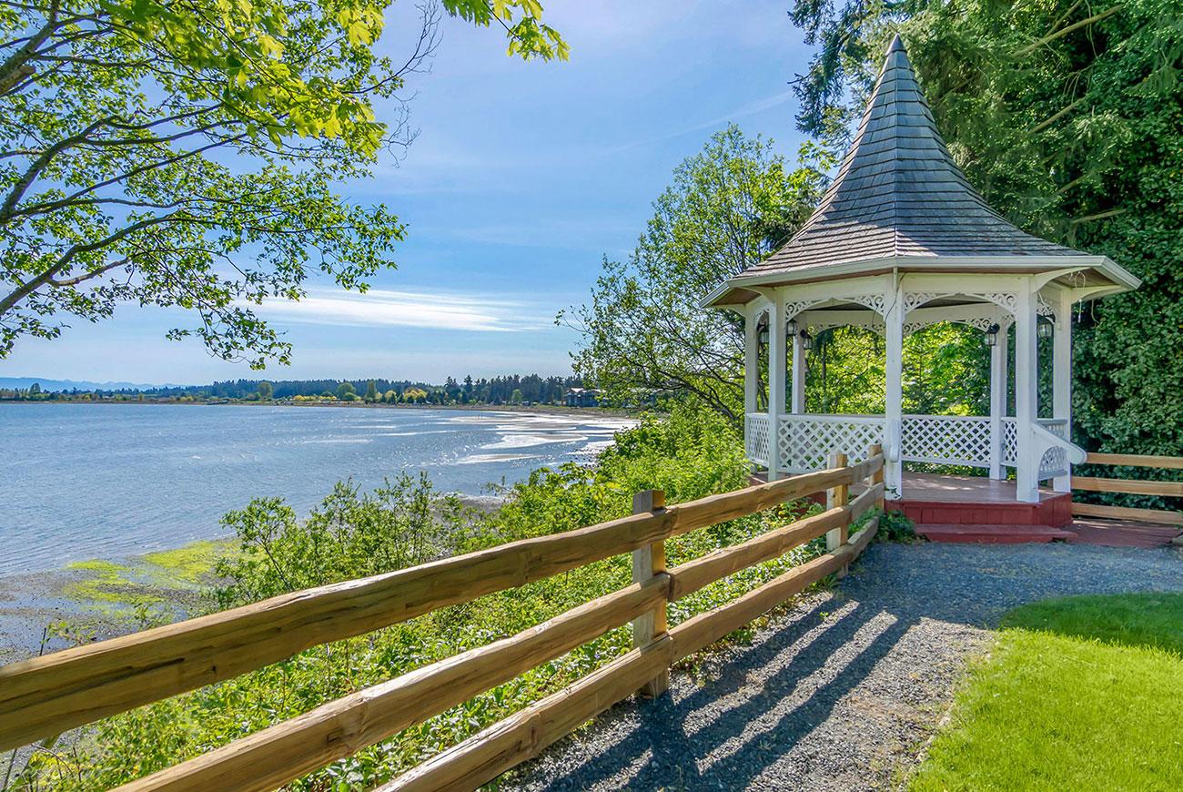 Bayside Oceanfront Resort Parksville Exteriör bild