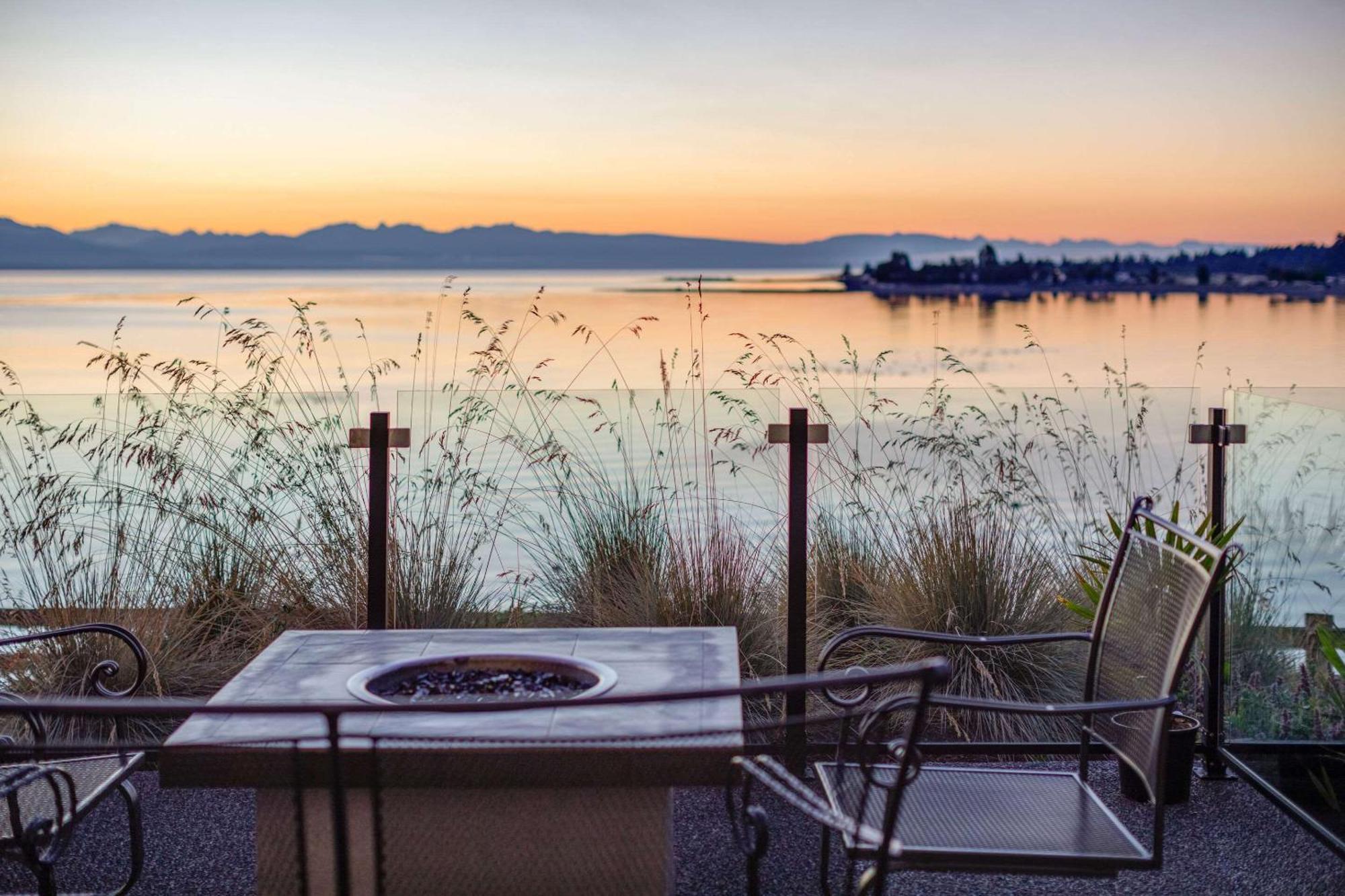 Bayside Oceanfront Resort Parksville Exteriör bild