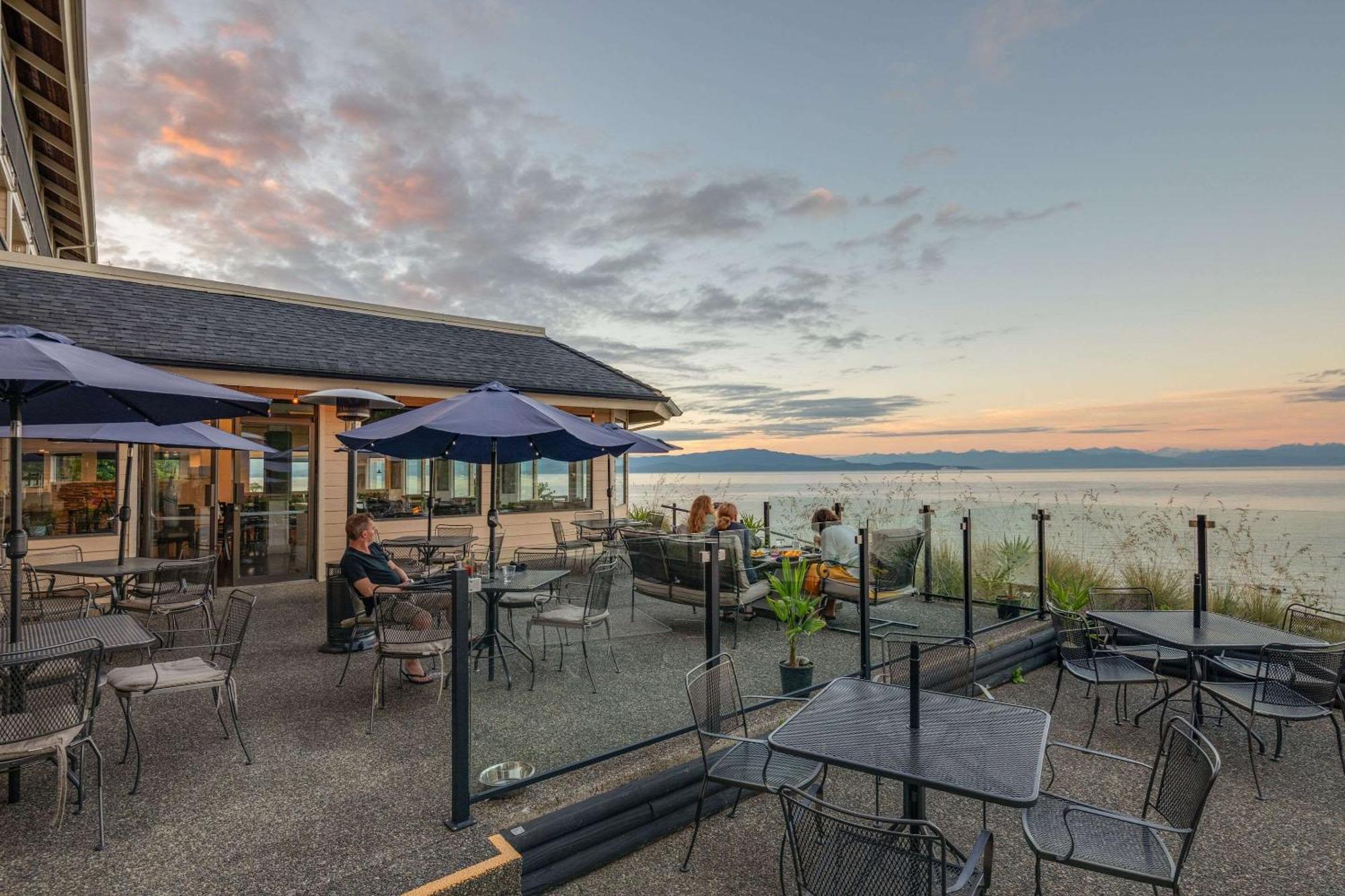 Bayside Oceanfront Resort Parksville Exteriör bild