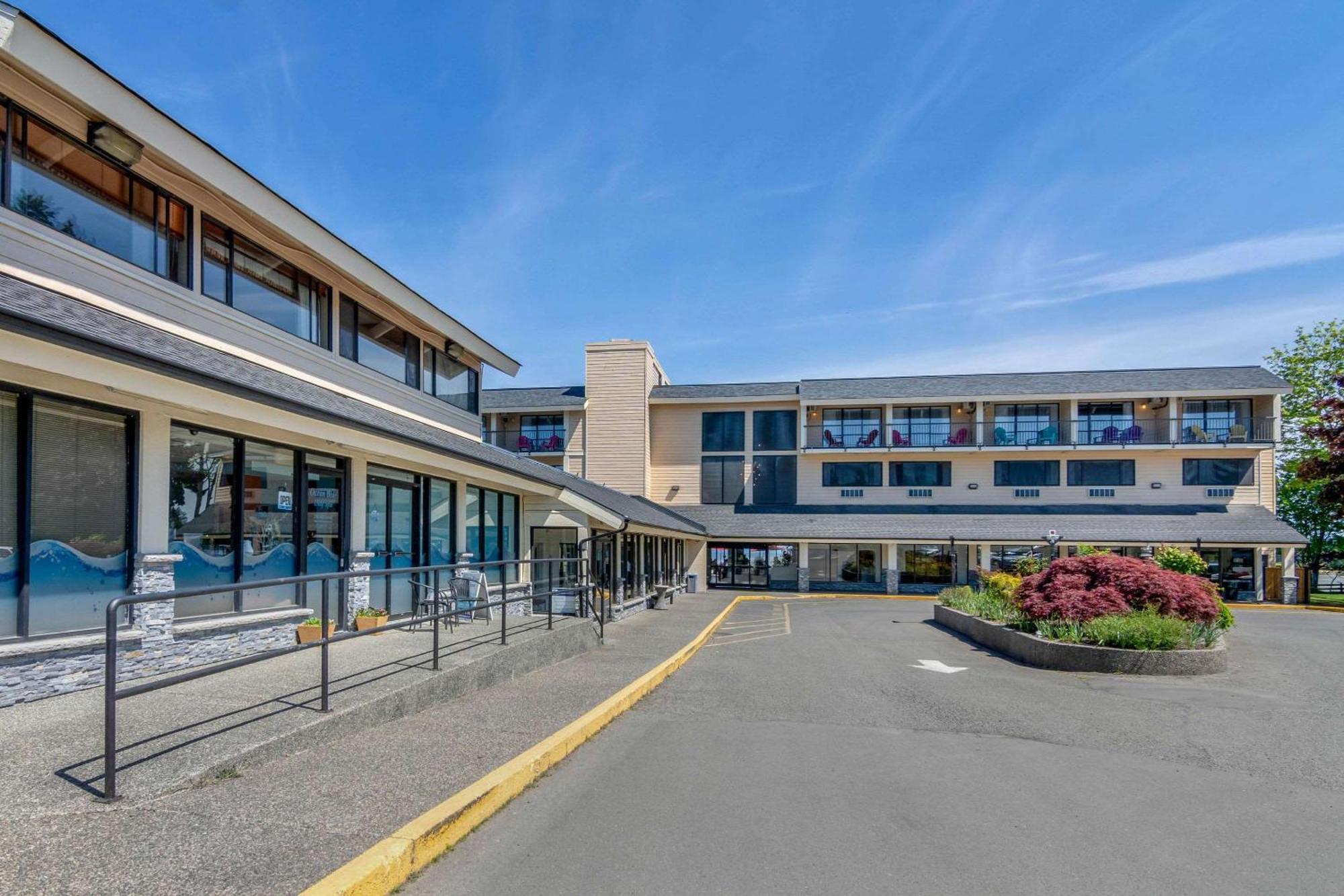 Bayside Oceanfront Resort Parksville Exteriör bild